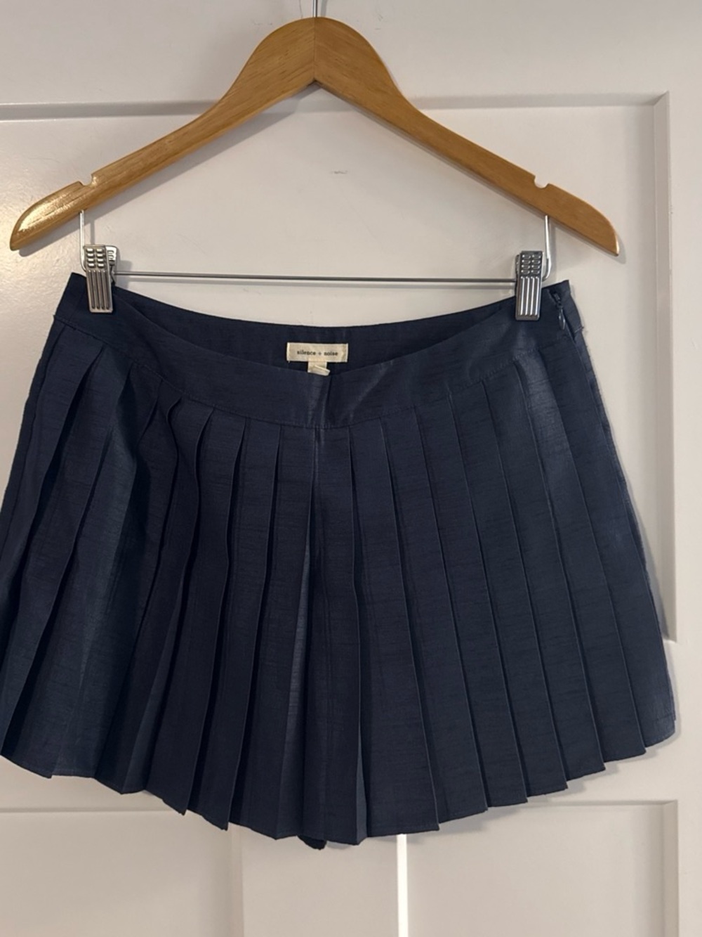 silence + noise Navy Pleated Mini Skirt NWOT never worn